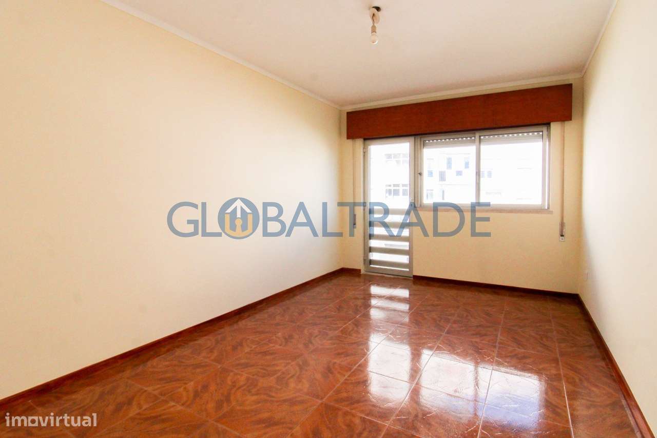 Apartamento T3 com Garagem Box em Vila D'Este-1