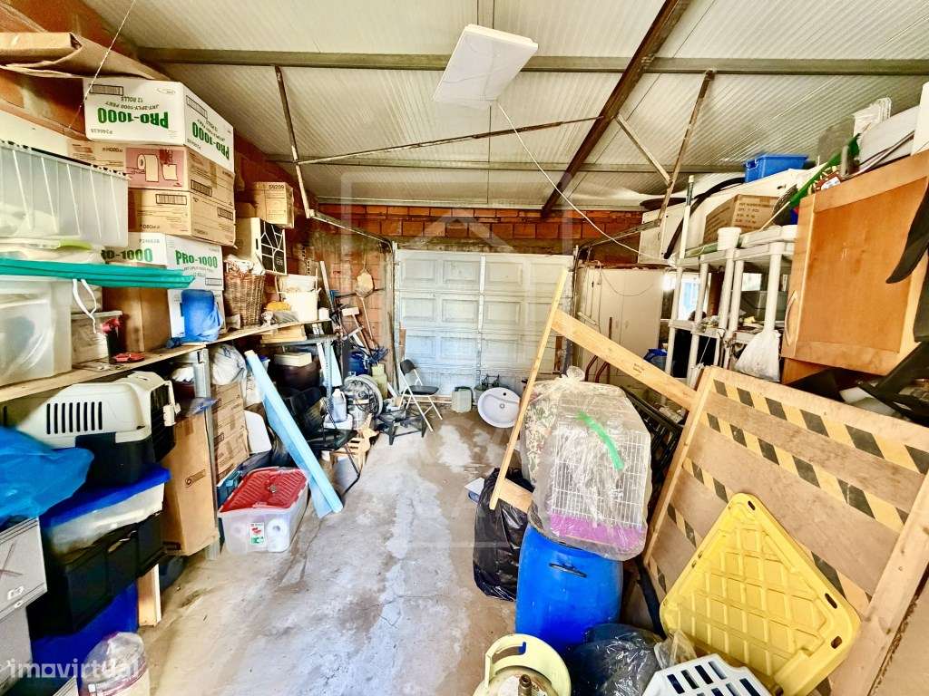 Garagem com 107 m2 de área total em Trindade-6