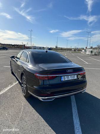 Audi A8 - 8