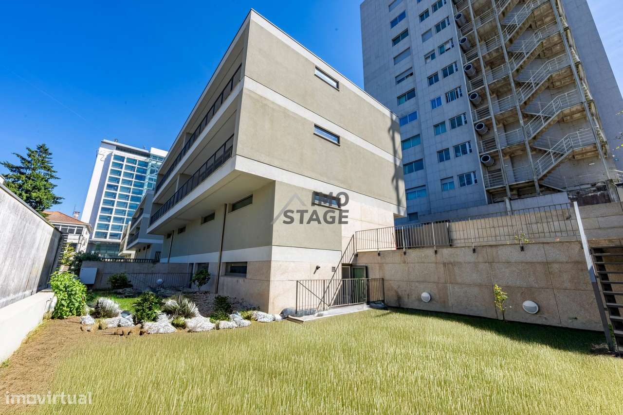 Moradia T3 de Luxo | 4 Pisos | Elevador | Jardim Privativo 195m² | Boa-39