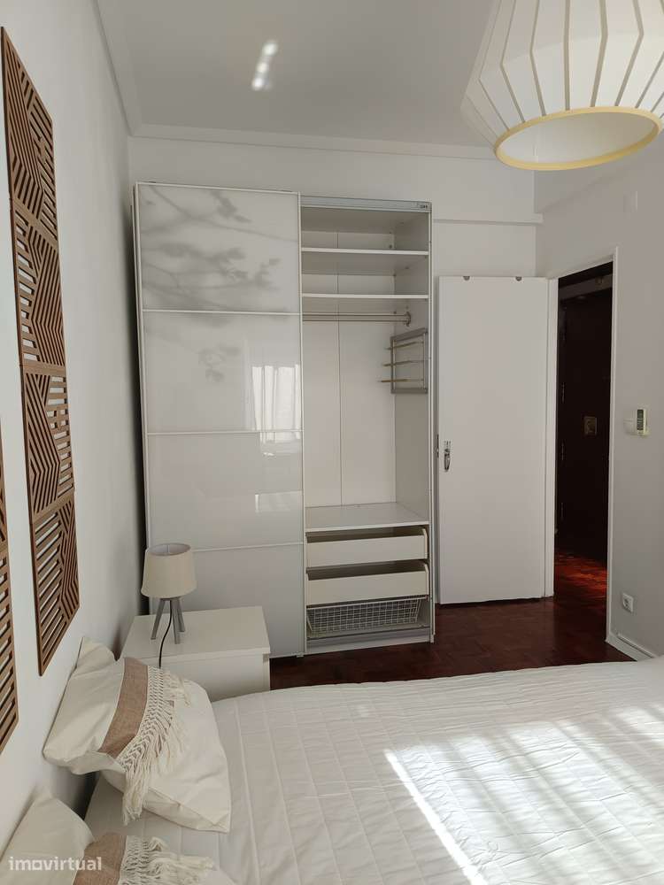 T2 Remodelado e Mobilado  Junto à Igreja de Benfica - Grande imagem: 5/20