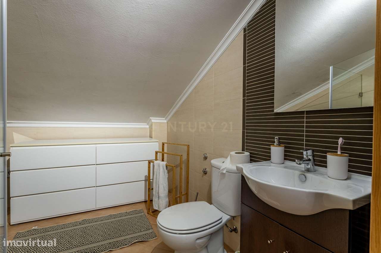 Moradia T4 remodelada na Quinta do Conde-19