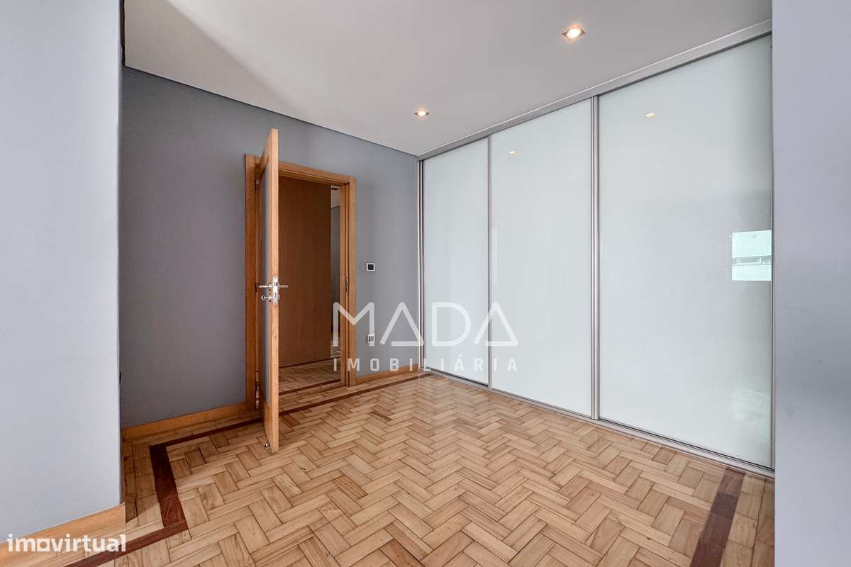 Apartamento T2+1 (último piso) c/sótão no centro histórico de Braga-18