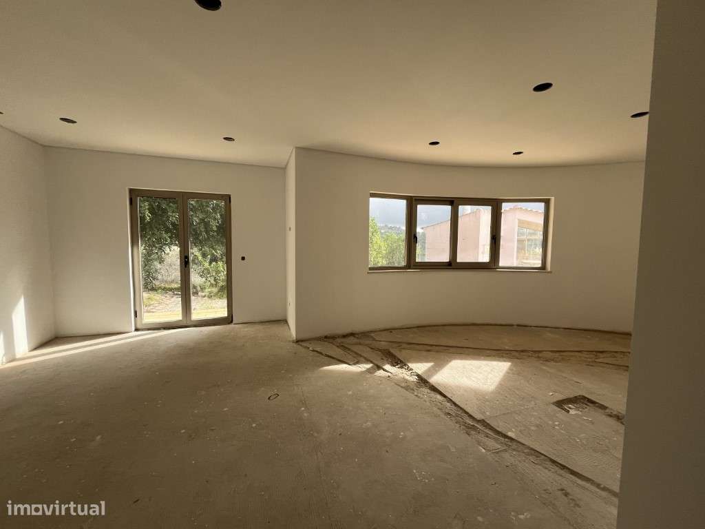 Moradia T5 em Estoi, Algarve: Elegância, Conforto e Potencial de In... - Grande imagem: 4/30