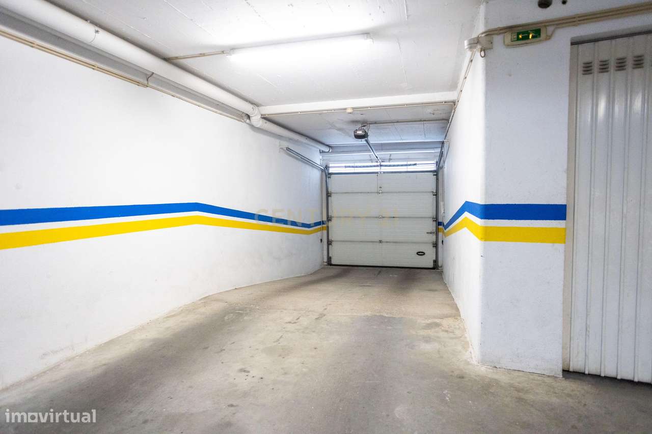 Apartamento T2 na Ribeirada com Garagem e Arrecadação-37