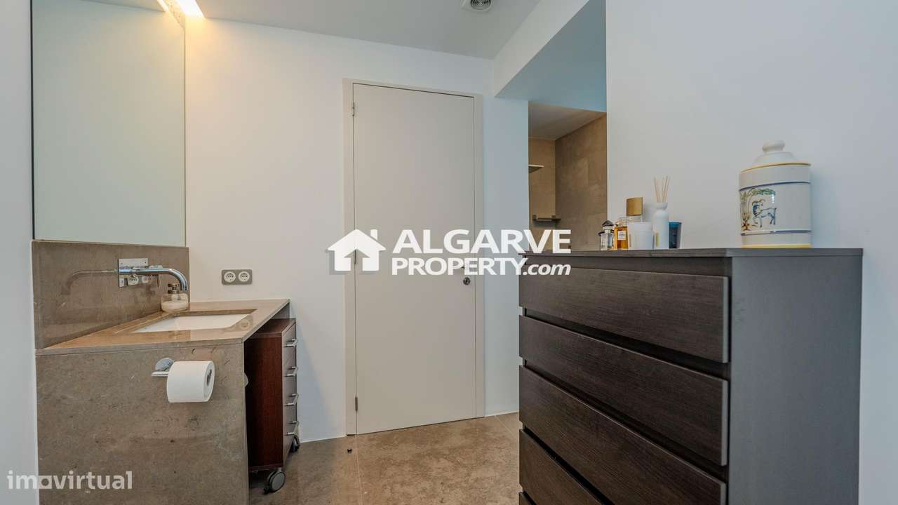 Moderna Moradia T4 com Piscina e Jardim em Almancil-20