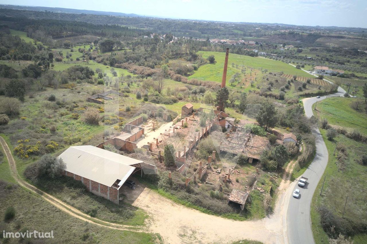 Fábrica de Cerâmica situada em Carvalhal Grande - Tomar