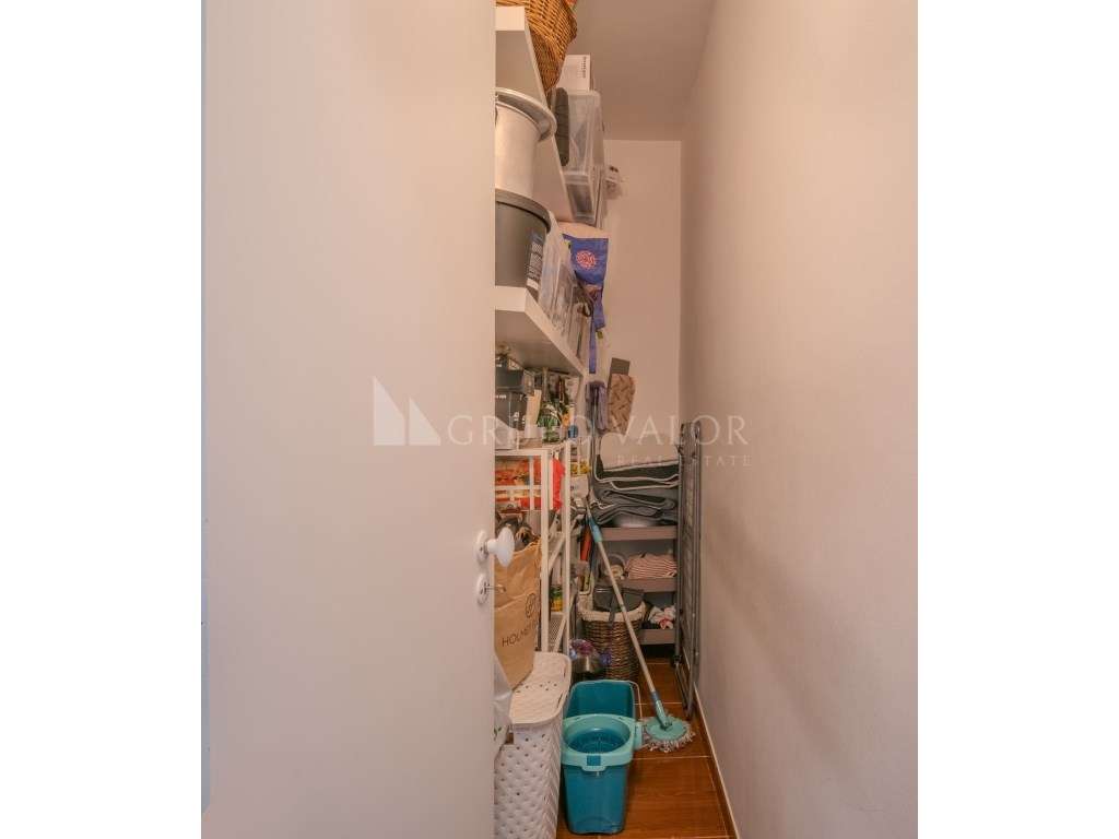 T2 Totalmente Remodelado em Tercena - Pronto a Habitar!-17