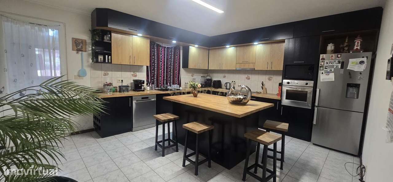 Moradia V3 com Terreno de 1.392 m² na Lomba do Pomar – Povoação-10