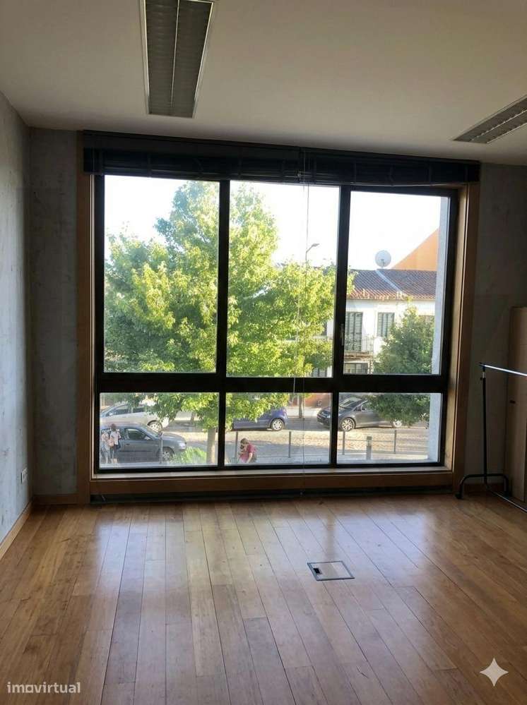 Prédio Urbano, rés-do-chão, 1º e 2º andares - comércio e escritórios - Grande imagem: 4/10