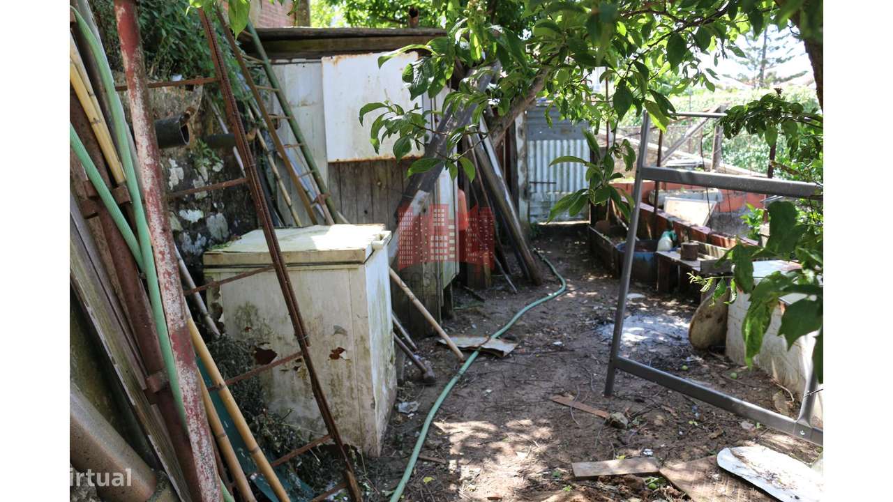 Moradia T2+T2 | Terreno 326 M2-32