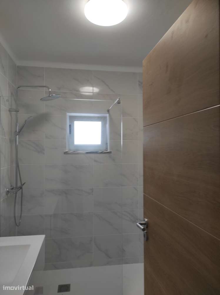 Apartamento t-3 renovado com boas vistas junto ao AQUA - Grande imagem: 3/19