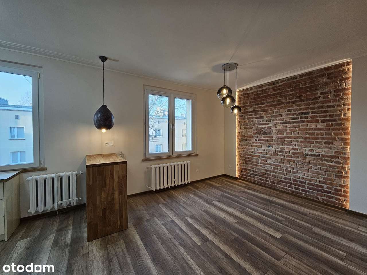 Dwa pokoje po generalnym remoncie | Sztukateria i cegła | 48,6 m2-1