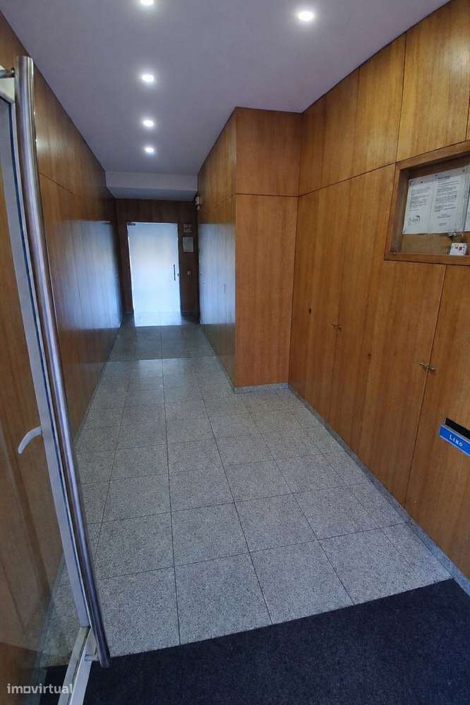 Apartamento T2 | Garagem | Elevador | Metro | Baguim | Gondomar-16