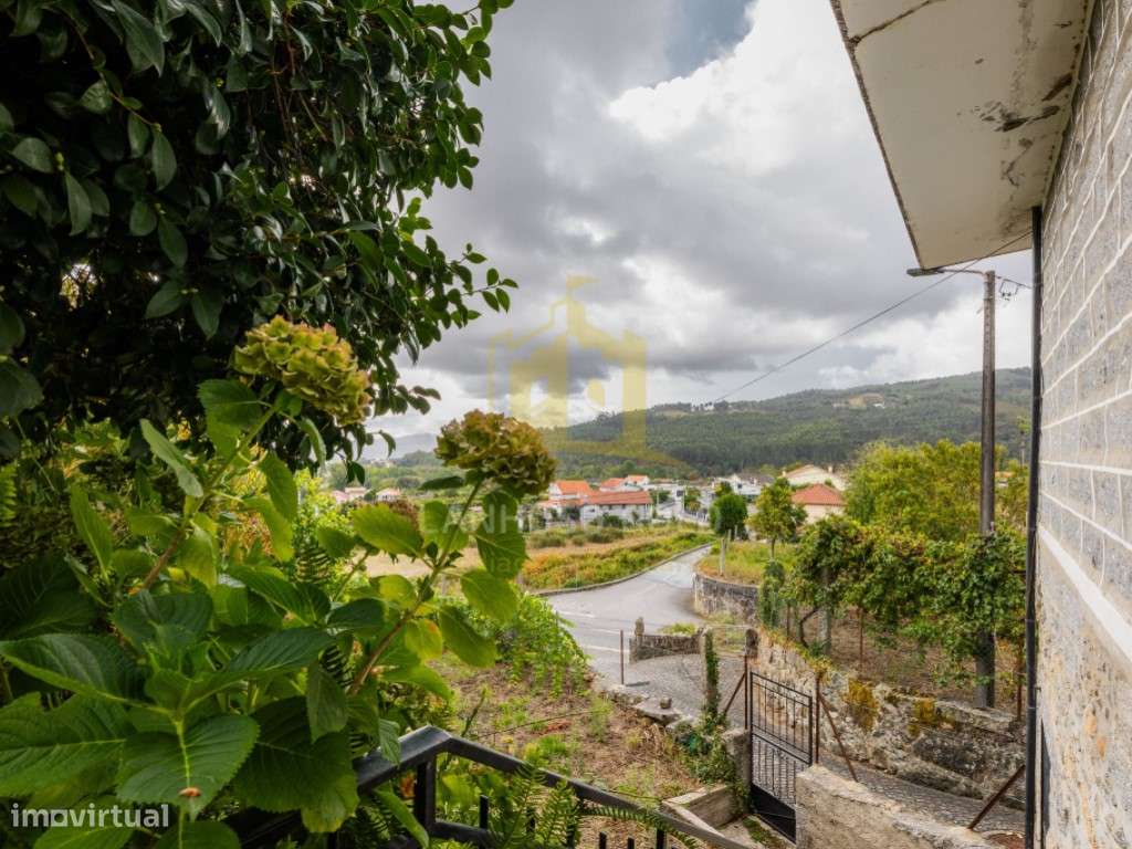 Moradia T6 em Lanhoso - Espaço, Conforto e Versatilidade-26