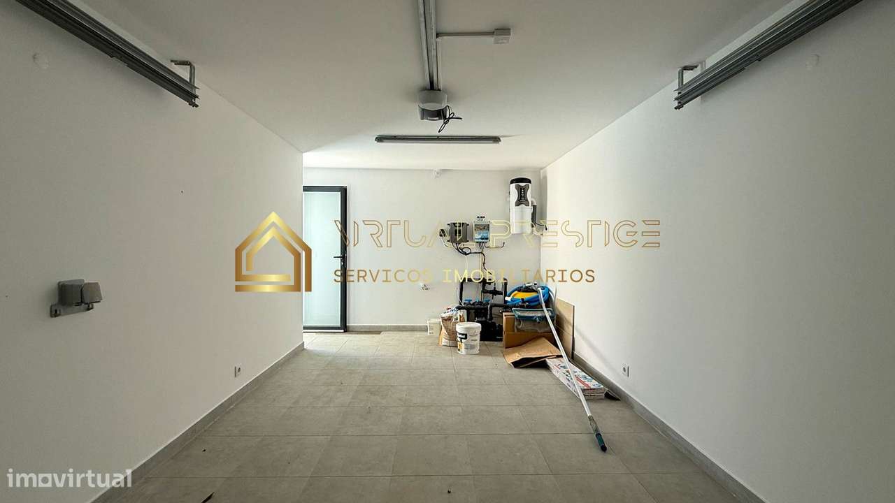Moradia T4 Nova - 2 Suites - Piscina - Garagem - Valadares-32