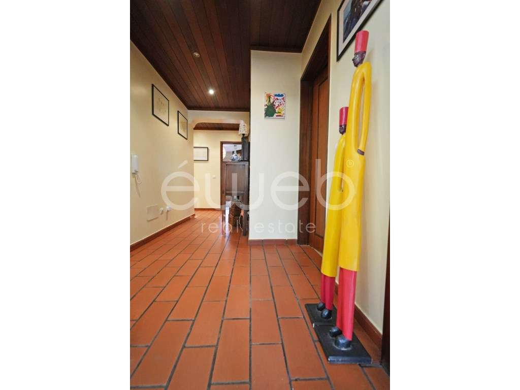 Apartamento T3 com varanda, Luísa Todi-7