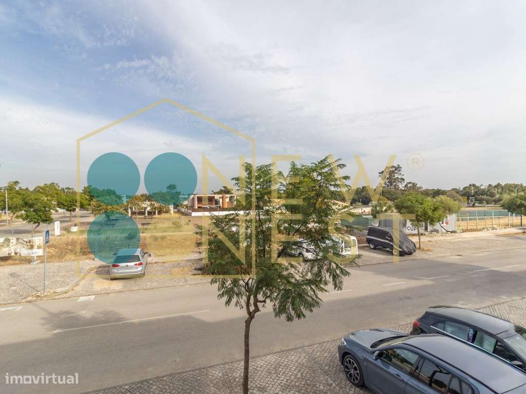 Moradia T3+1 em Banda como Nova com pátio e Vista Castelo de Palmel...-30