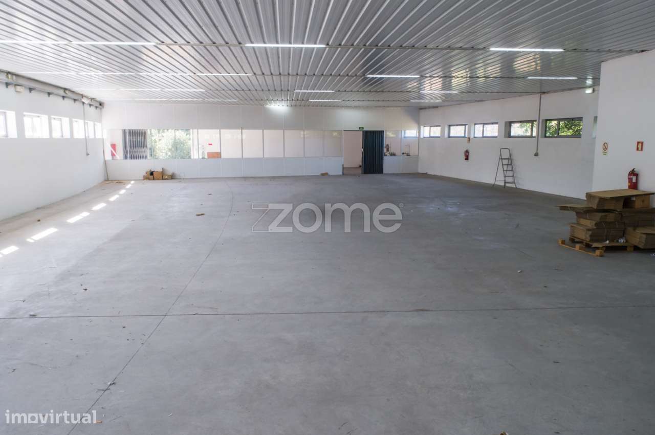 Armazém Industrial com 2.437m2 em Ronfe, Guimarães - Grande imagem: 3/26