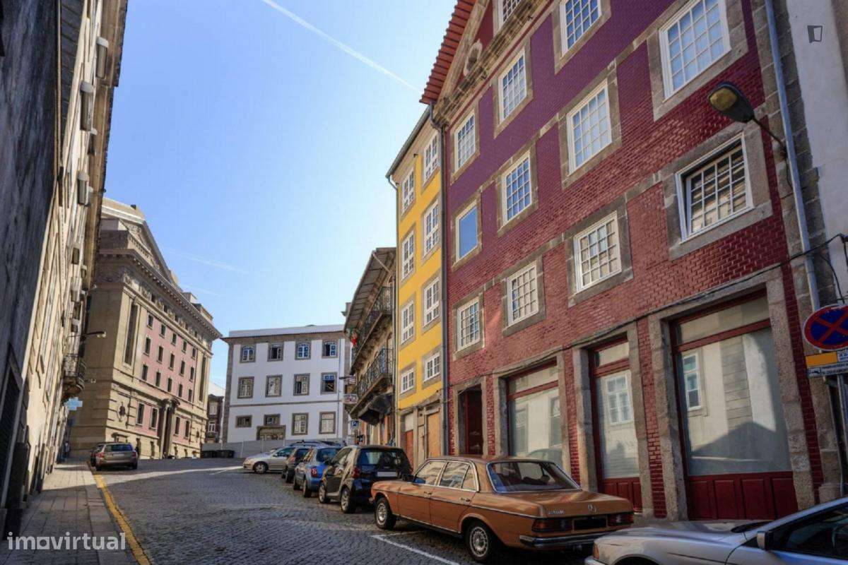 Apartamento com 1 quartos - localizado em Sé Porto - Grande imagem: 2/8
