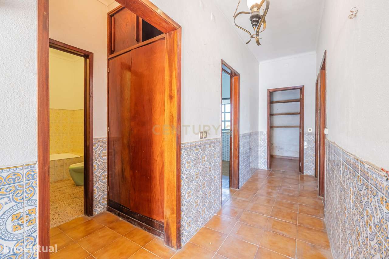 Moradia T3 com Quintal Amplo, Garagem e Anexo – Zona Tranquila da Moit-16