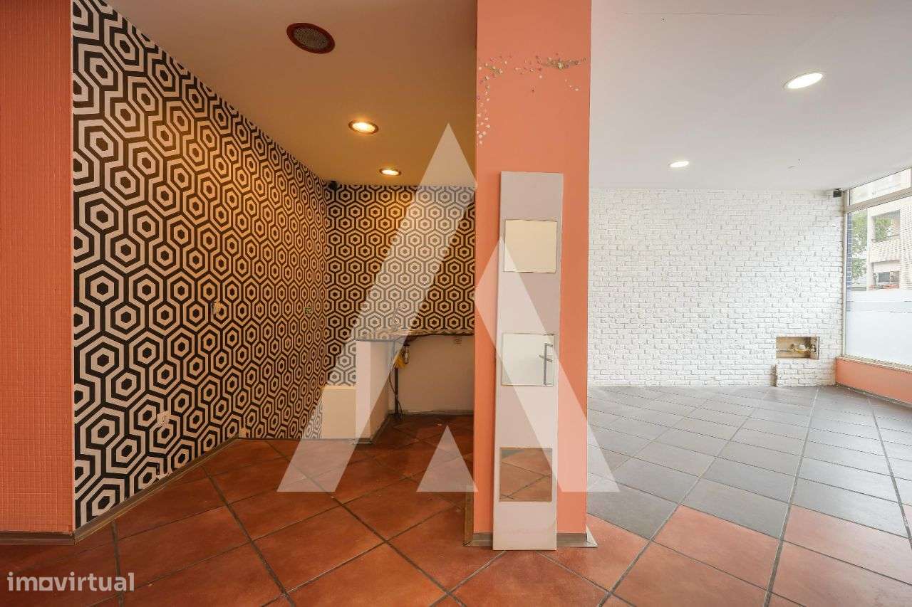 Loja situada numa das principais vias da cidade de Aveiro - Grande imagem: 4/16