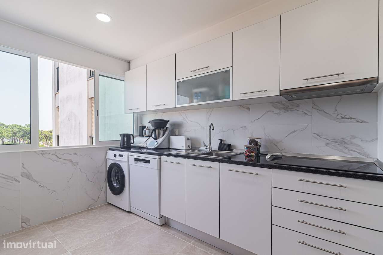 Apartamento T2 + 1 totalmente remodelado, Corroios prédio com elevador-7