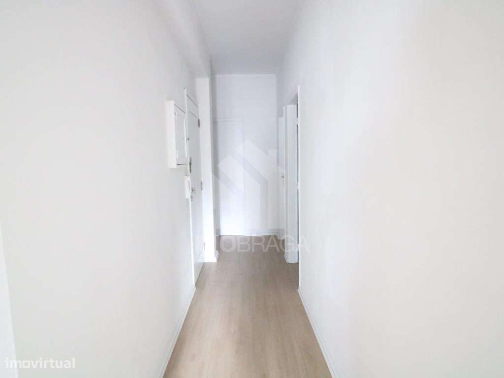 Venda Apartamento T2+1 com Sótão (transformado em T2) - São Vítor, ...-1