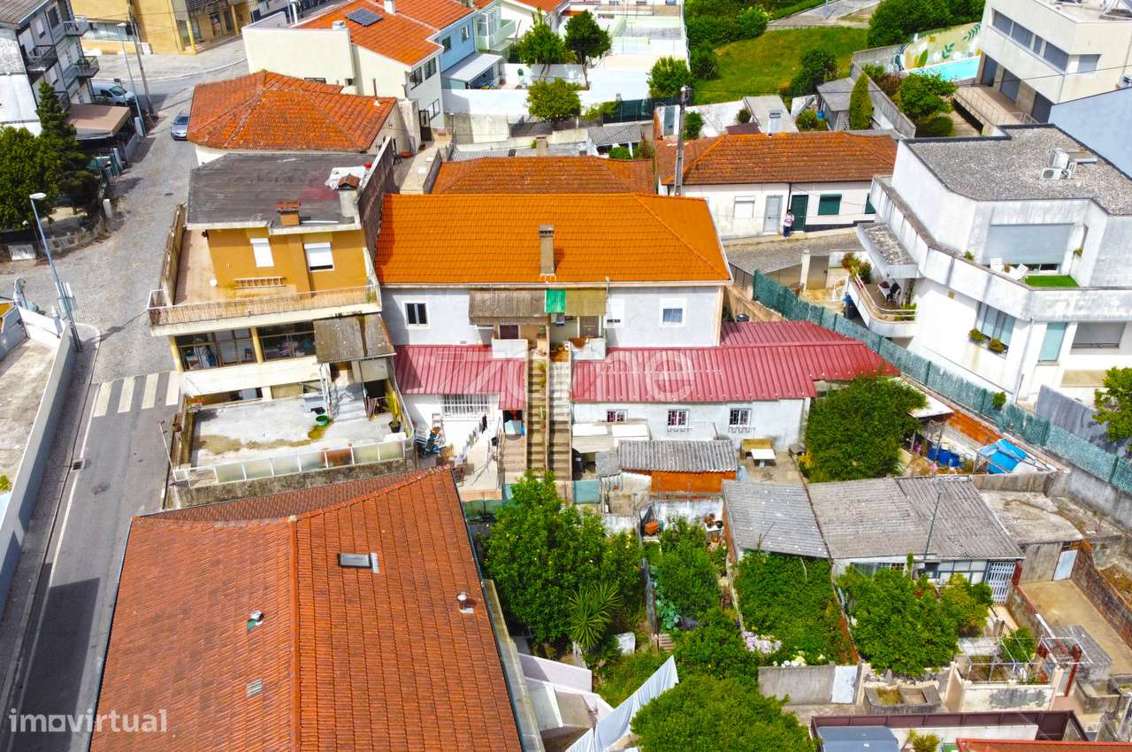 Prédio com 2 apartamentos e logradouro - Águas Santas, Maia - Grande imagem: 5/33
