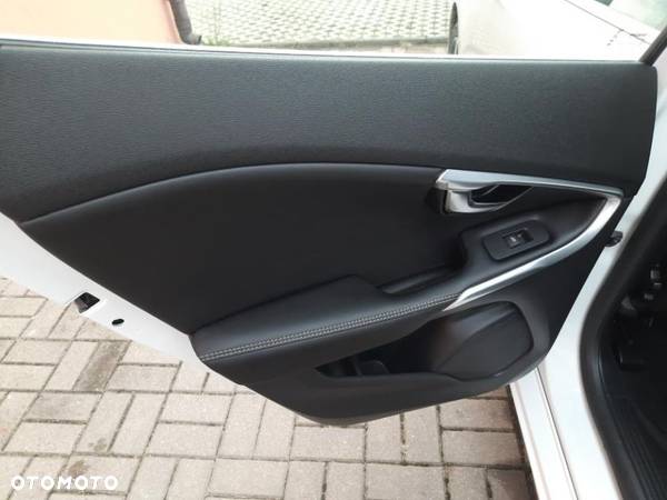 Volvo V40 D2 Drive-E R-Design Kinetic - 10