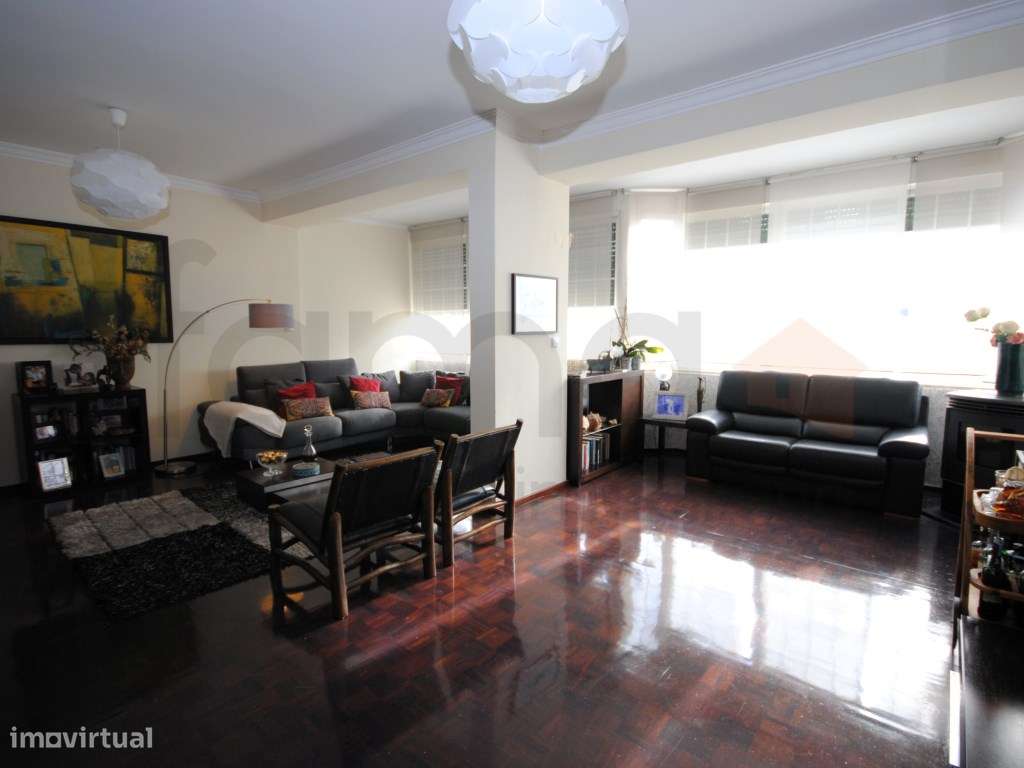 **Oportunidade Única: Moradia T6 à Venda!**-32