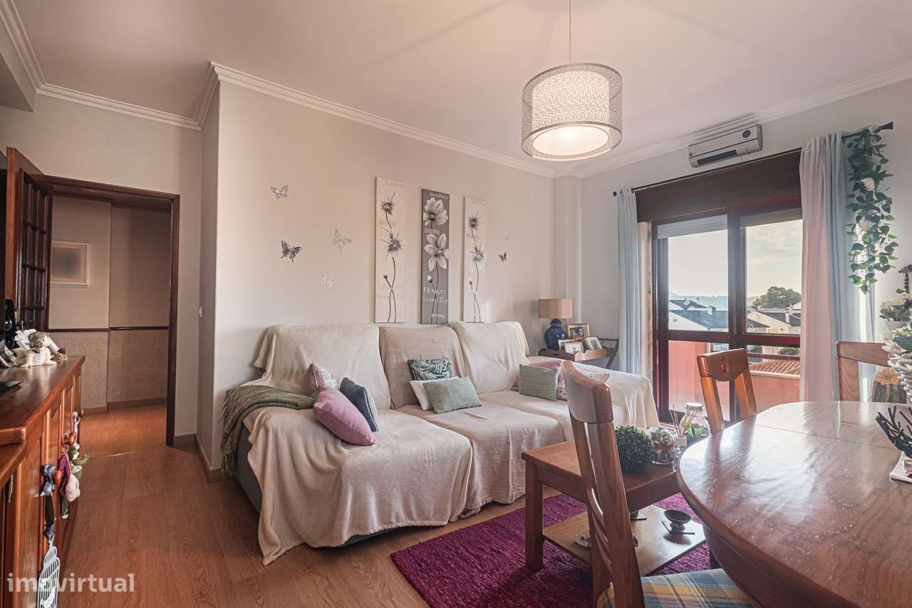 Apartamento T2 com elevador e varanda vista serra Sintra, em Rio Mouro-12