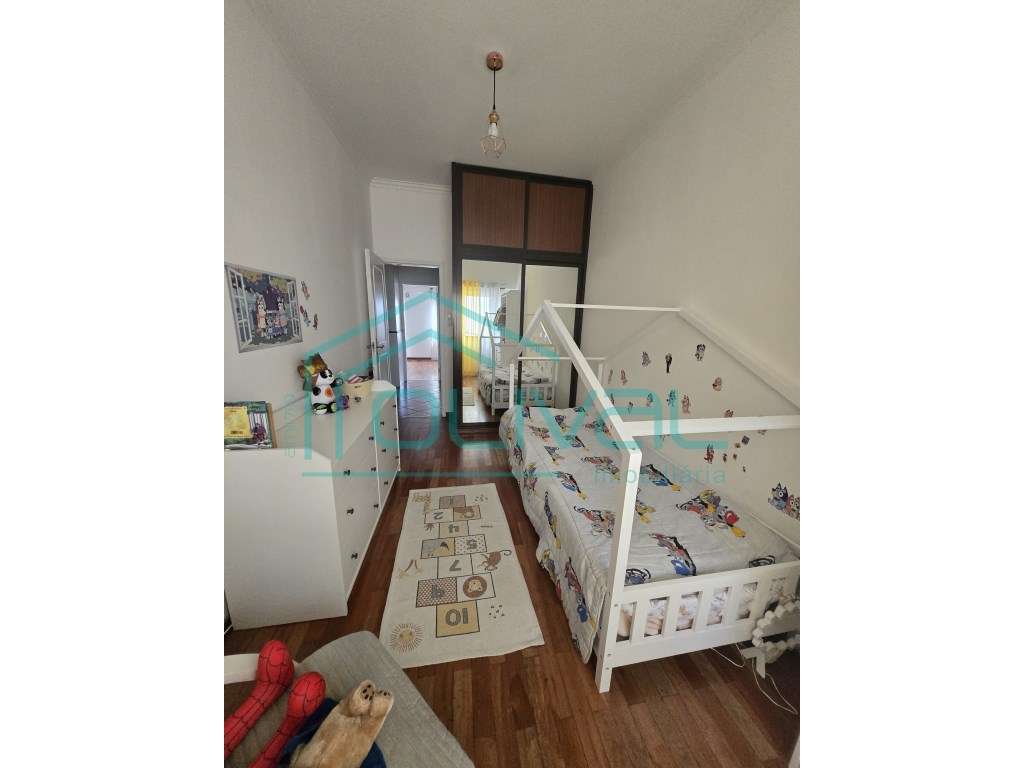 Apartamento T4 com terraço e arrecadação-21
