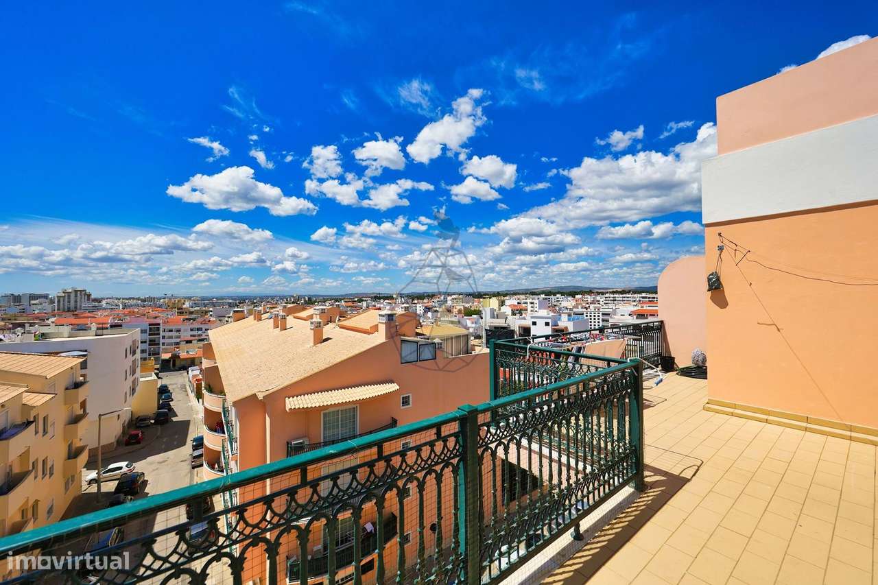 Apartamento T1+3 com Vista Mar do terraço em Quarteira-13