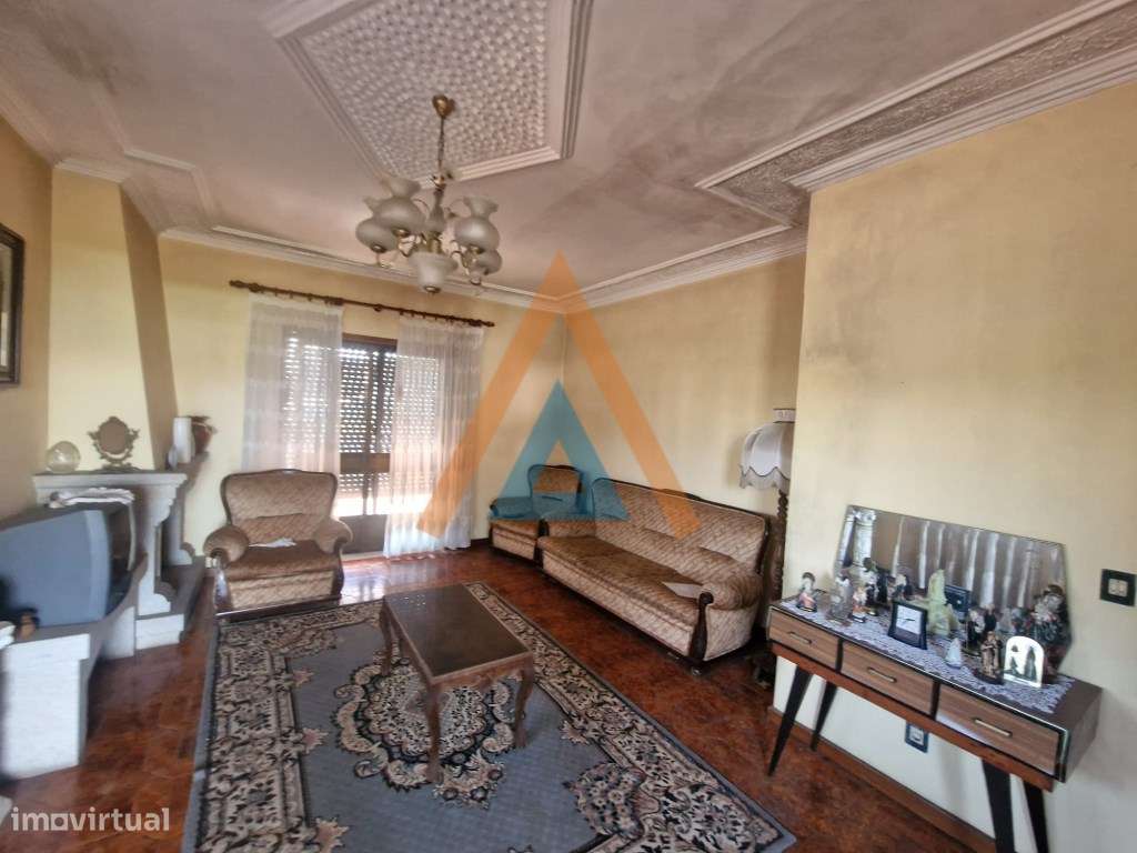 Excecional casa com 3 pisos e anexos, amplos espaços, possibilidade...-13