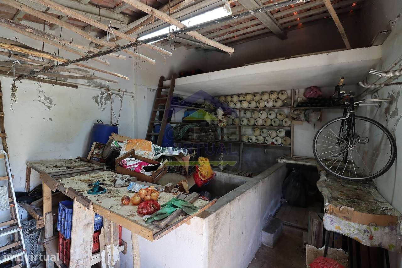 Moradia V2 com 2 Garagens e Quintal - Famões, Bombarral-46