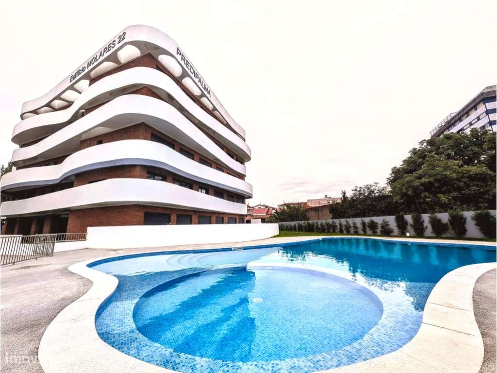 Apartamento T2 em condomínio fechado com piscina no centro de Ermes...-1