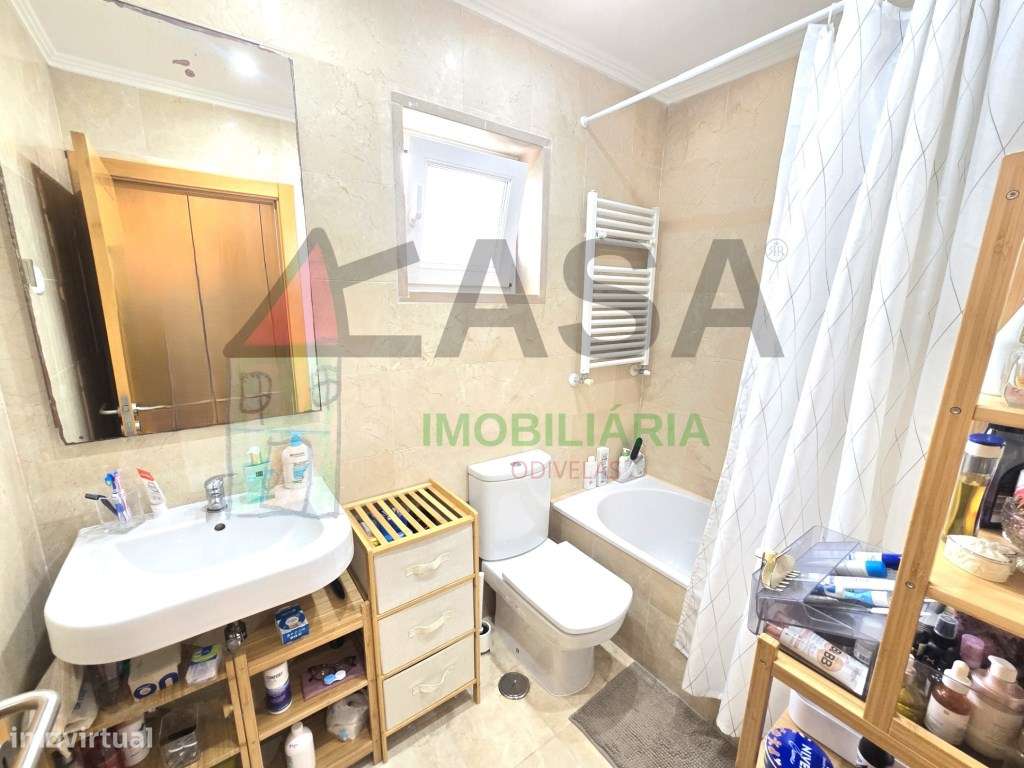 Moradia T4 com Terraço e Vista Desafogada em Loures-36