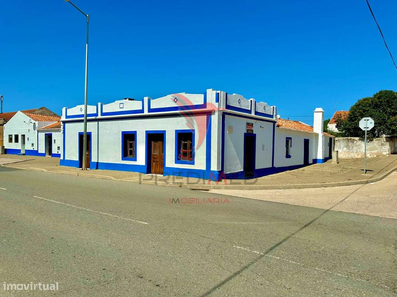 Moradia com comércio para recuperar - Grande imagem: 3/27
