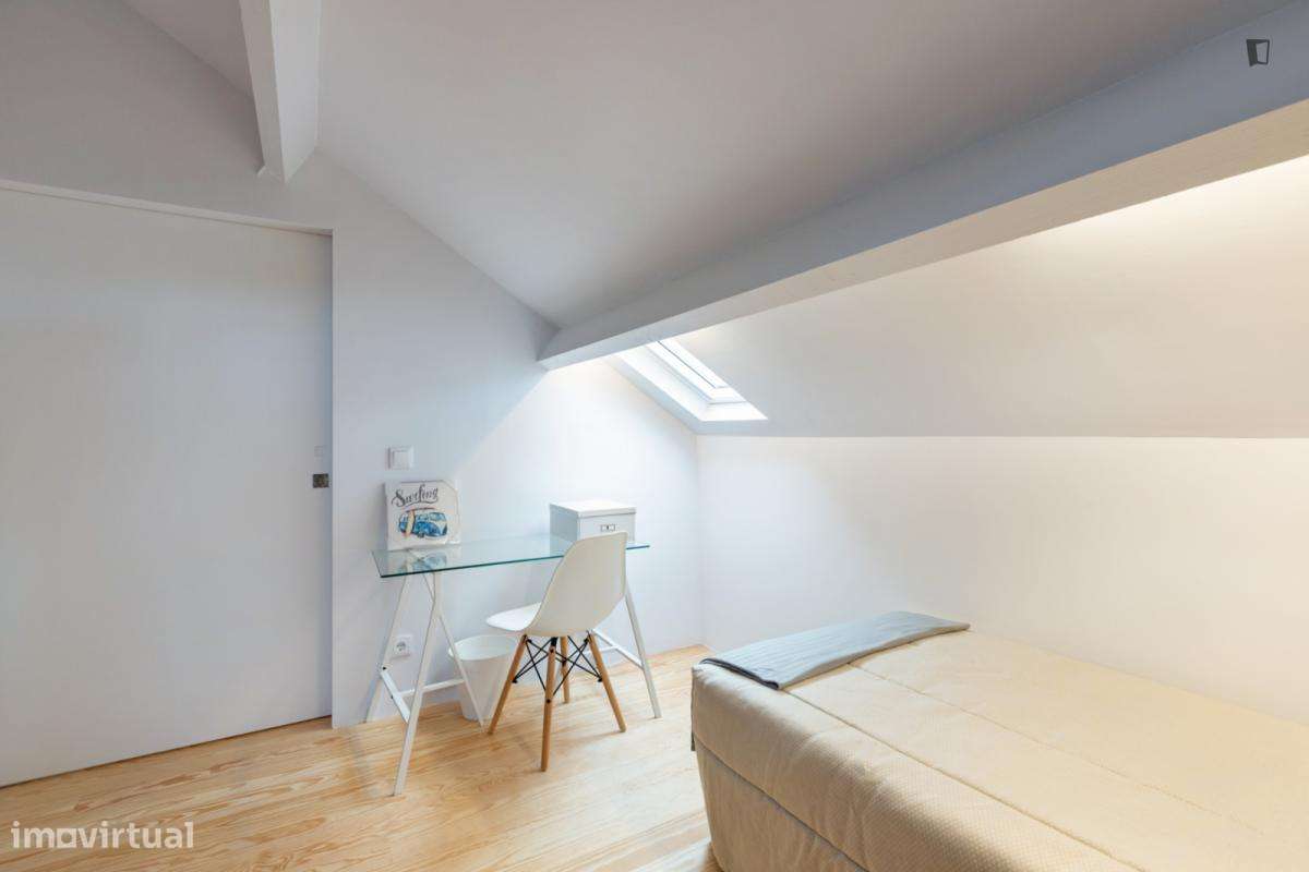 Quarto - localizado em Paranhos Porto - Grande imagem: 2/16