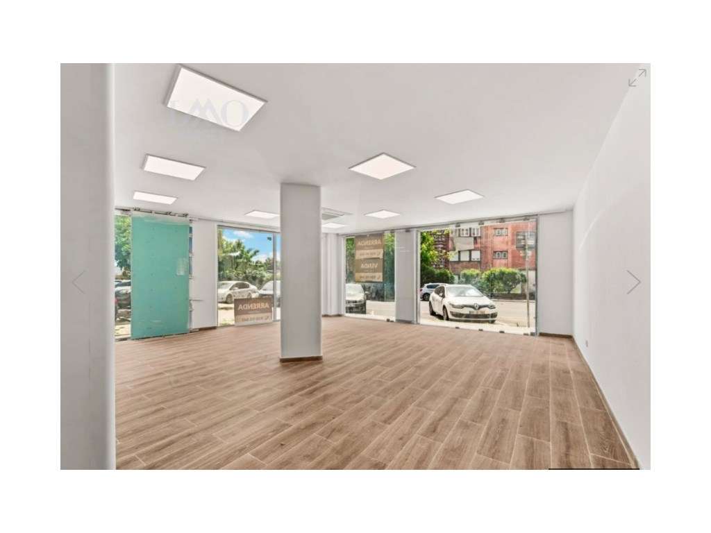 ESPAÇO COMERCIAL REMODELADO - RUA D. FILIPA DE LENCASTRE 18-2