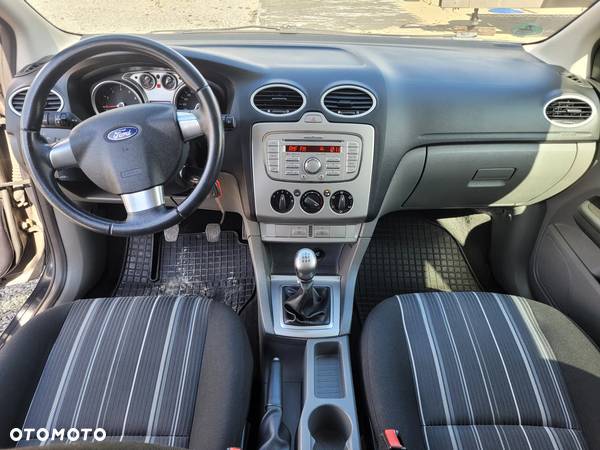 Ford Focus 1.6 16V Ghia - 14