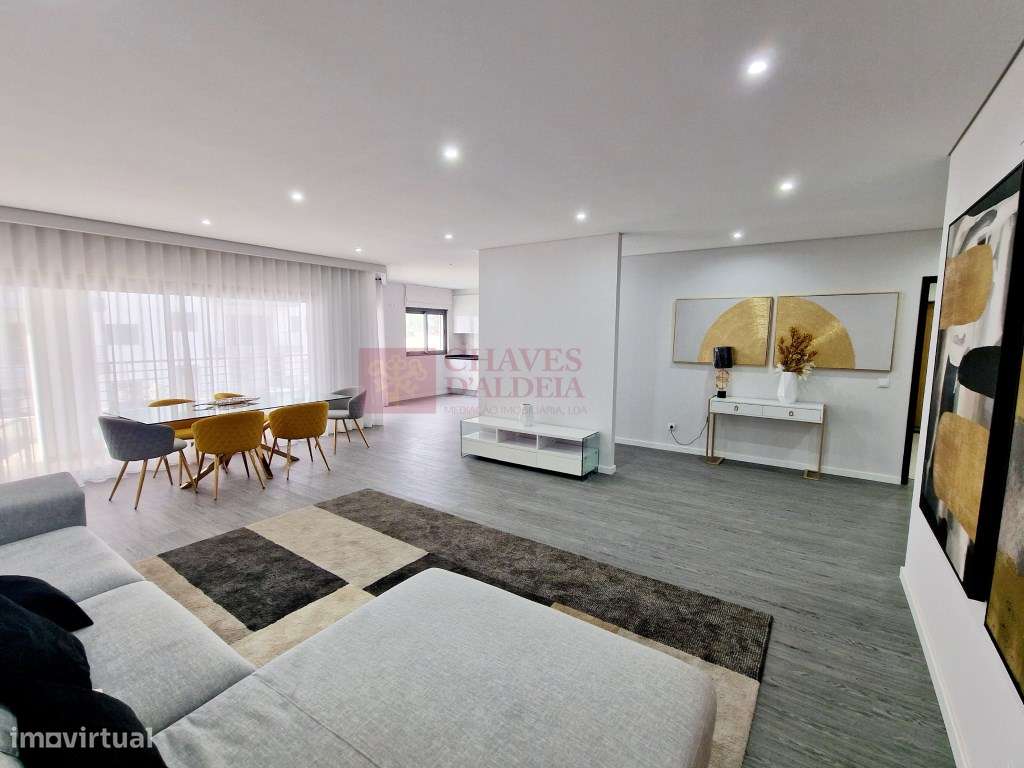 Fantástico apartamento T4 - Condomínio com piscinas e jardins - Grande imagem: 3/35