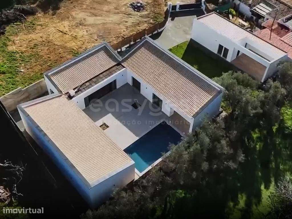 Moradia de Luxo Térrea com Piscina Central e Garagem - Loulé - Grande imagem: 4/37
