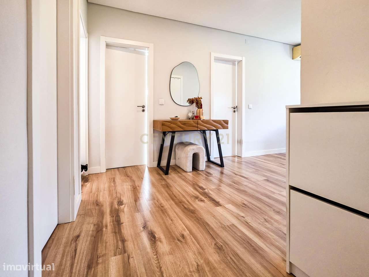 Apartamento Renovado com três Frentes em Verderena, Barreiro-6