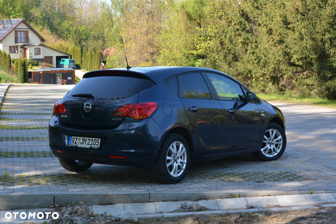 Opel Astra 1.4 ECOFLEX Cosmo - 2