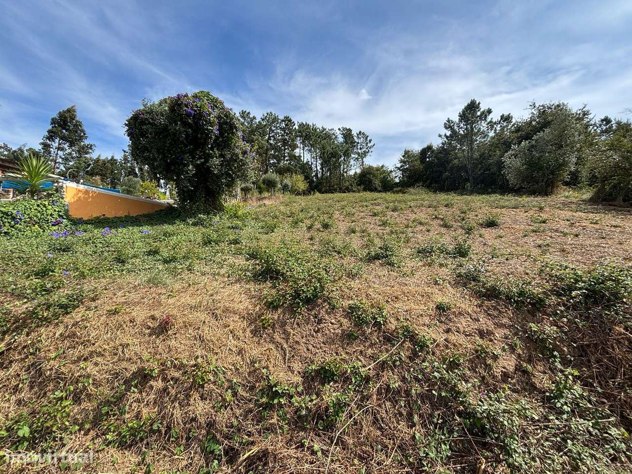 Terreno com viabilidade construtiva e com vistas deslumbrantes - Roubã - Grande imagem: 2/7