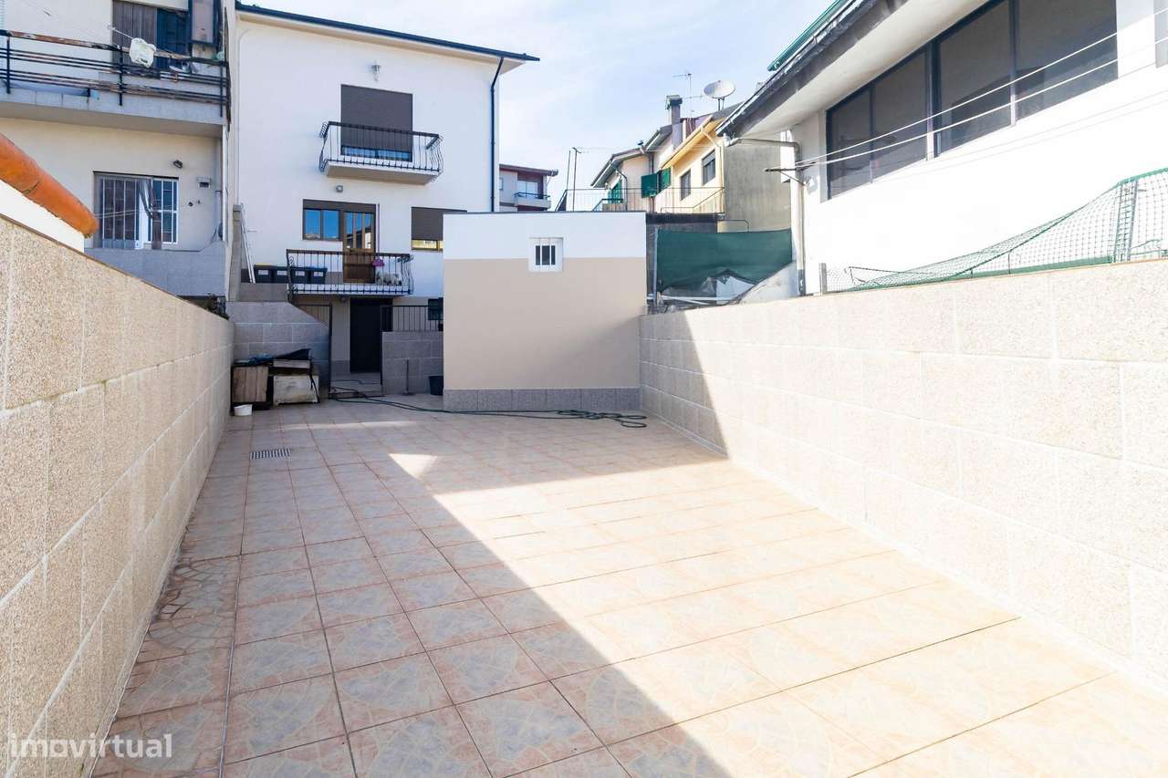 Moradia T3+1 Renovada em Fânzeres (Seixo).Garagem, Jardim e...-4
