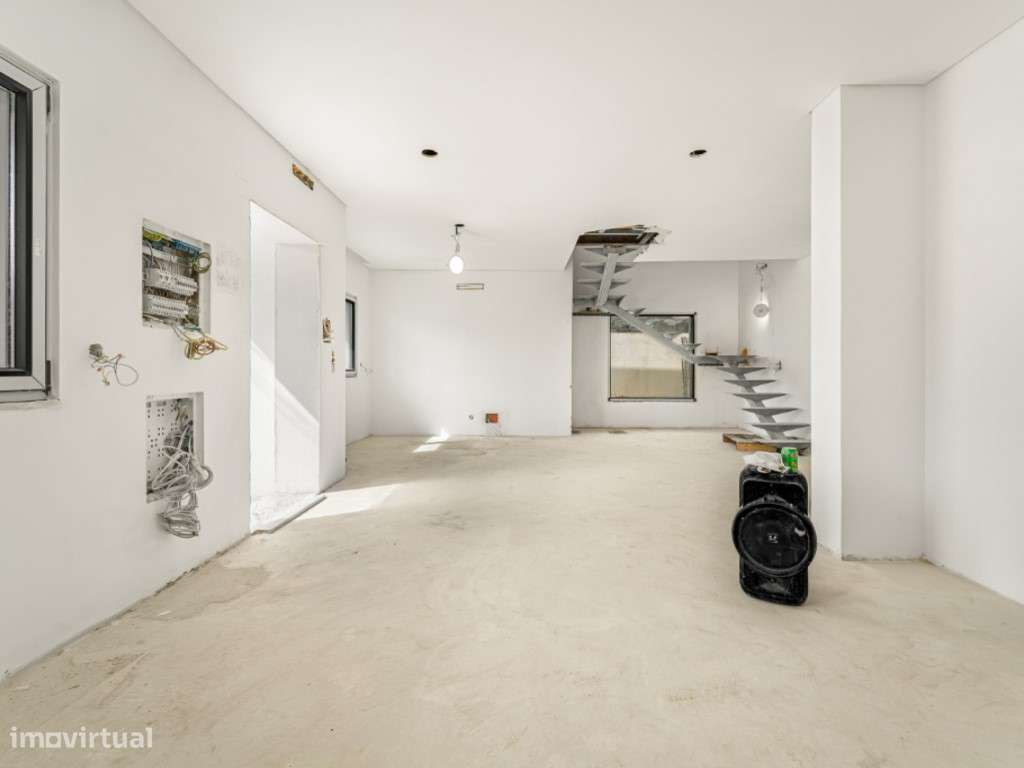 Moradia T3 em m construção com Jardim e Sótão - Via Rara - Santa Ir... - Grande imagem: 4/28