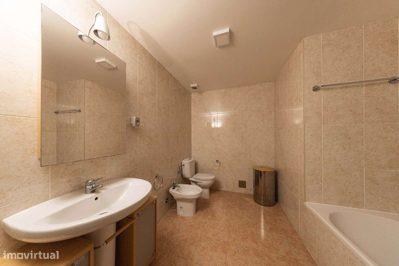 Apartamento T3 na Avenida D. João III para venda-15